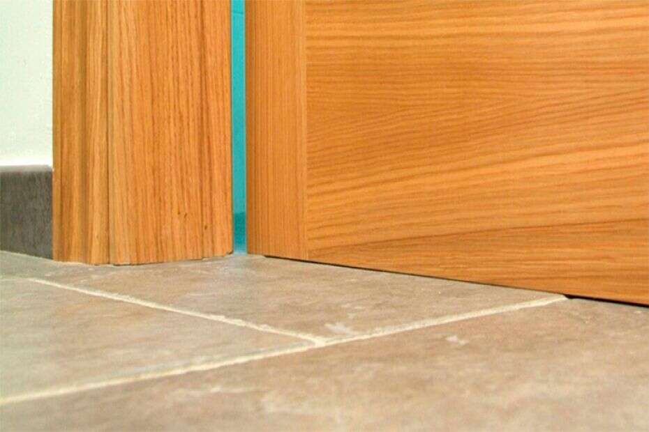 Anoi relé comerciante ❤️ ¿Cómo arreglar las puertas que rozan en el suelo de casa?