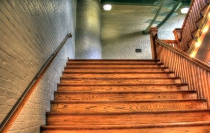 Escaleras de madera: tipos, ventajas, consejos decorativos... todo lo que necesitas saber