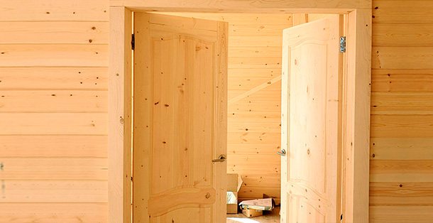 Puertas de interior rústicas de madera maciza