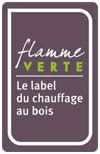 Flame Verte: Etiqueta de calidad para los aparatos de leña. Para obtener la etiqueta Flamme Verte, el rendimiento energético y medioambiental de cada equipo se controla en laboratorios, acreditados según la norma ISO/CEI 17025 y notificado por la Comisión Europea, cuyas pruebas dan acceso al marcado CE. Flame Verte