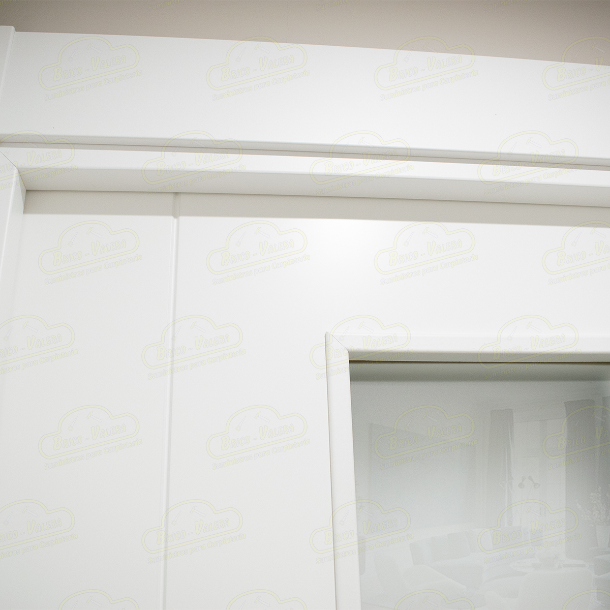 Puerta Premium PVP1-V1C Lacada Blanca con Manillas Negras de Interior en Block (Maciza)